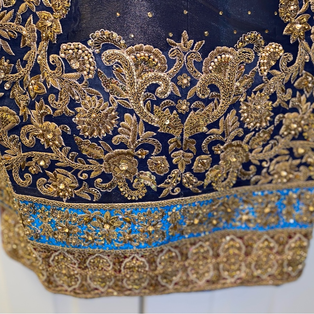 Pakistani suit - Picture 4 of 9